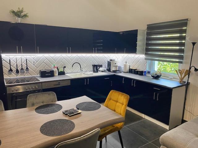 Dora Vendeghaz Apartment เลเตนเย ภายนอก รูปภาพ