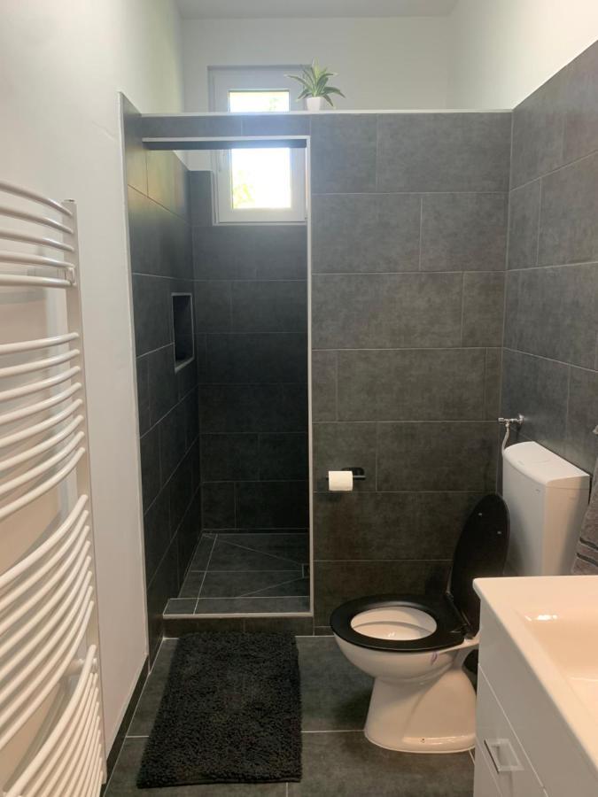 Dora Vendeghaz Apartment เลเตนเย ภายนอก รูปภาพ